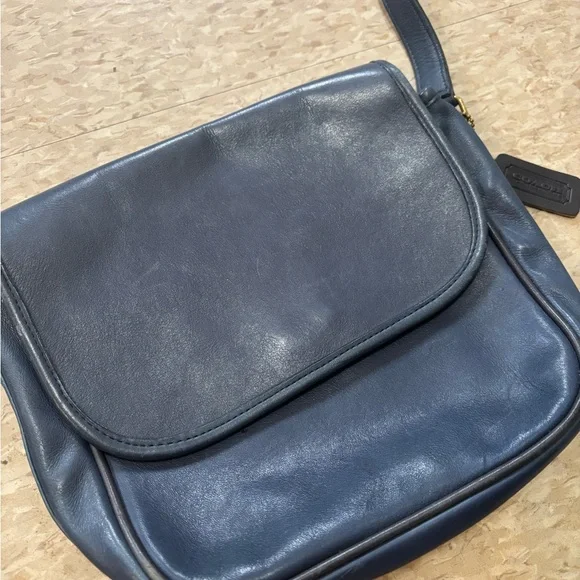 Vintage Coach Blue Leather Crossbody Bag - Picture 2 of 9
